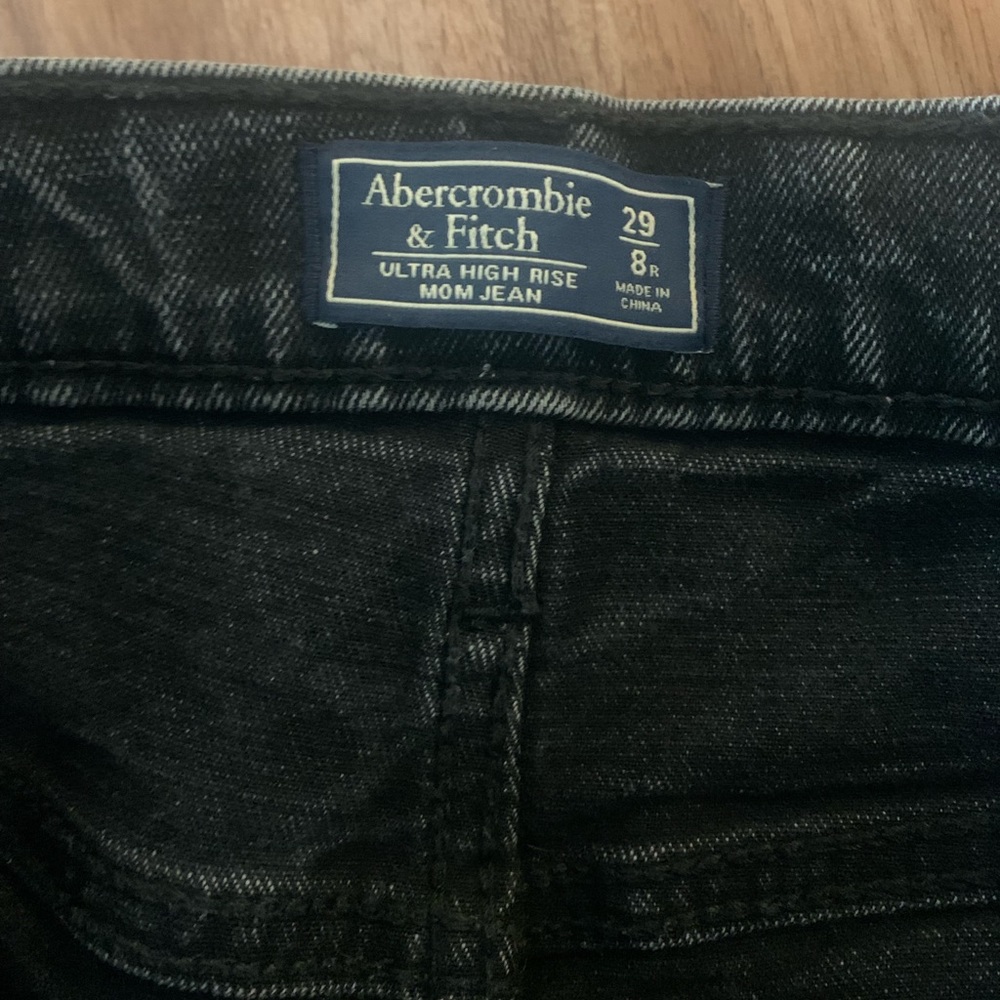 Abercrombie and Fitch Distressed Ultra High Rise Mom Jeans 29 (8R) - Picture 4 of 5